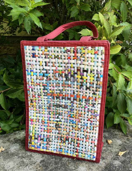 Upcycling Tasche aus Papier von Zeitungen und Illustrierten